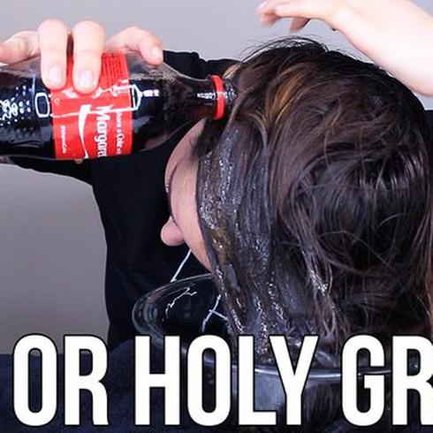 Créanlo o no, lavarse el cabello con Coca Cola está súper de moda 
