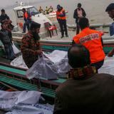 Al menos 39 muertos en un incendio en un barco en Bangladesh