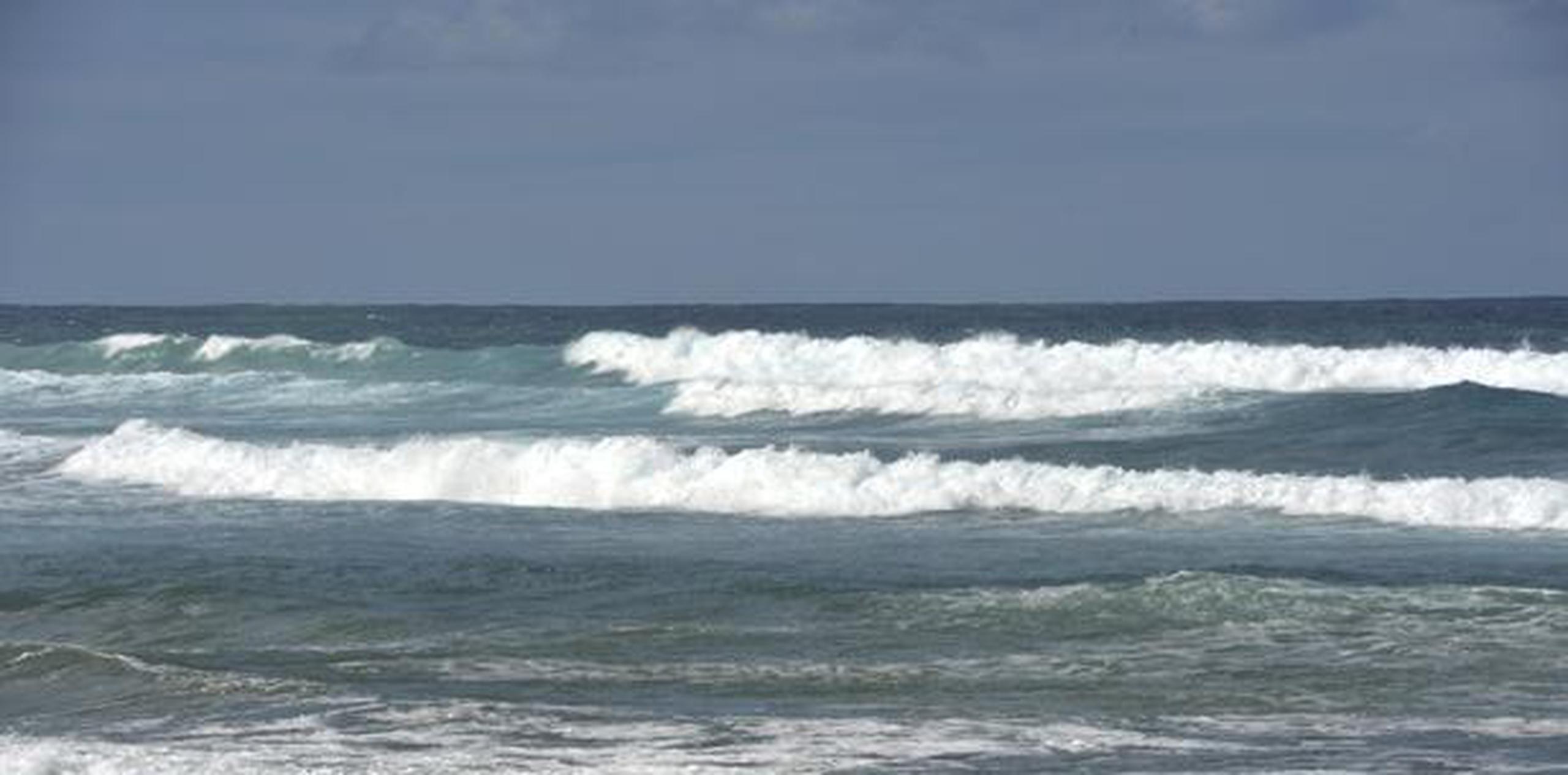 Las olas podrían alcanzar los seis pies de altura en aguas cercanas y fuera, en el Océano Atlántico y el Pasaje de la Mona. (Archivo)
