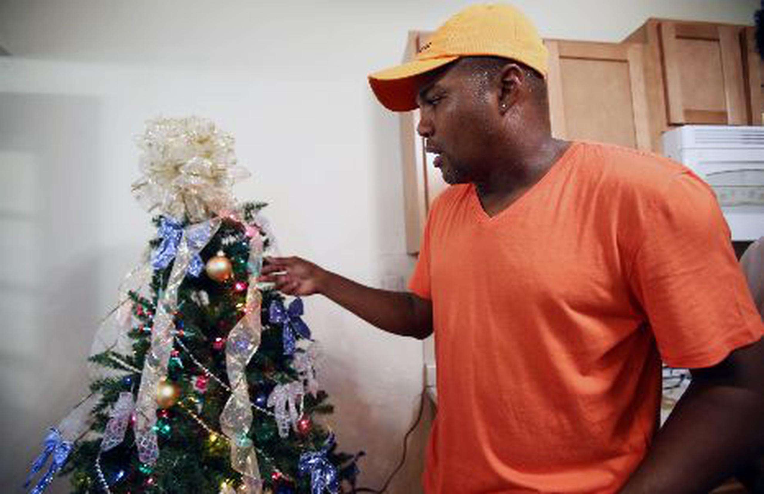 “Tito” Trinidad, uno de los deportistas más queridos por el pueblo boricua, donó hasta un árbol navideño para la residencia de Benítez.&nbsp;<font color="yellow">(tonito.zayas@gfrmedia.com)</font>