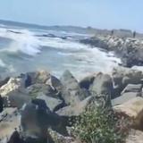 Explosión marina sorprende a bañistas en pleno balneario turístico