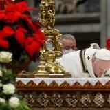Papa Francisco reclama trabajos dignos y seguros en la Misa del Gallo 