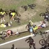 Video: Aparatosa caída múltiple de ciclistas durante la Vuelta al País Vasco