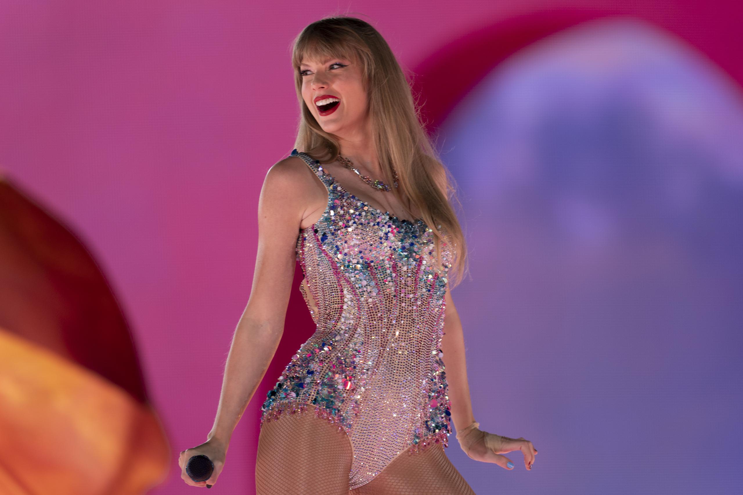 Taylor Swift actúa durante "The Eras Tour" en Nashville, Tennessee, el 5 de mayo de 2023.