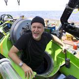 James Cameron se sumergió 33 veces en las profundidades del océano para observar el Titanic 
