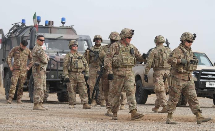 Vista de soldados estadounidenses en labores de seguridad en Afganistán. EFE/Jalil Rezayee/Archivo
