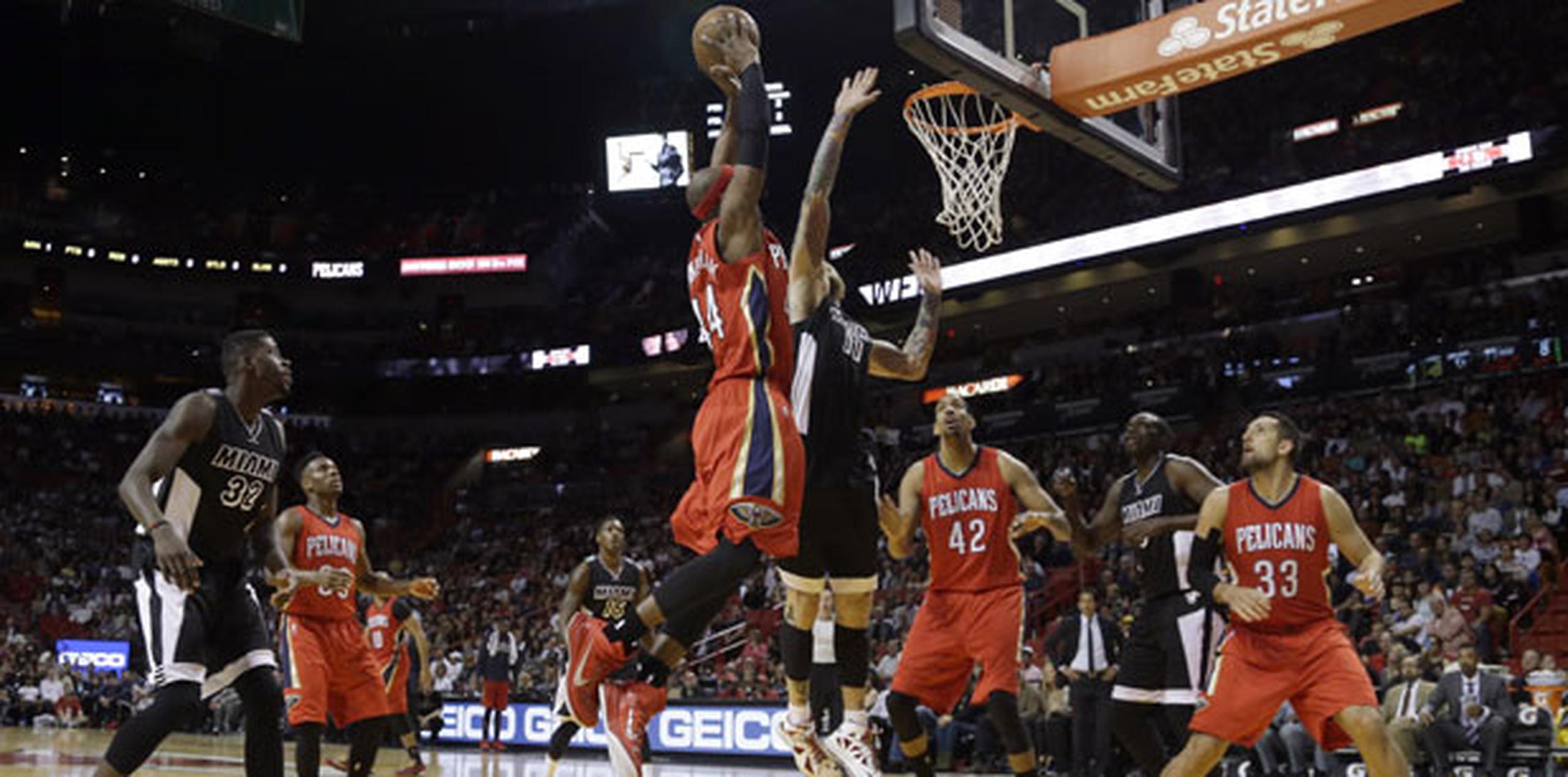 Los Pelicans doblegaron el sábado 105-91 al Heat de Miami. (AP/Alan Diaz)