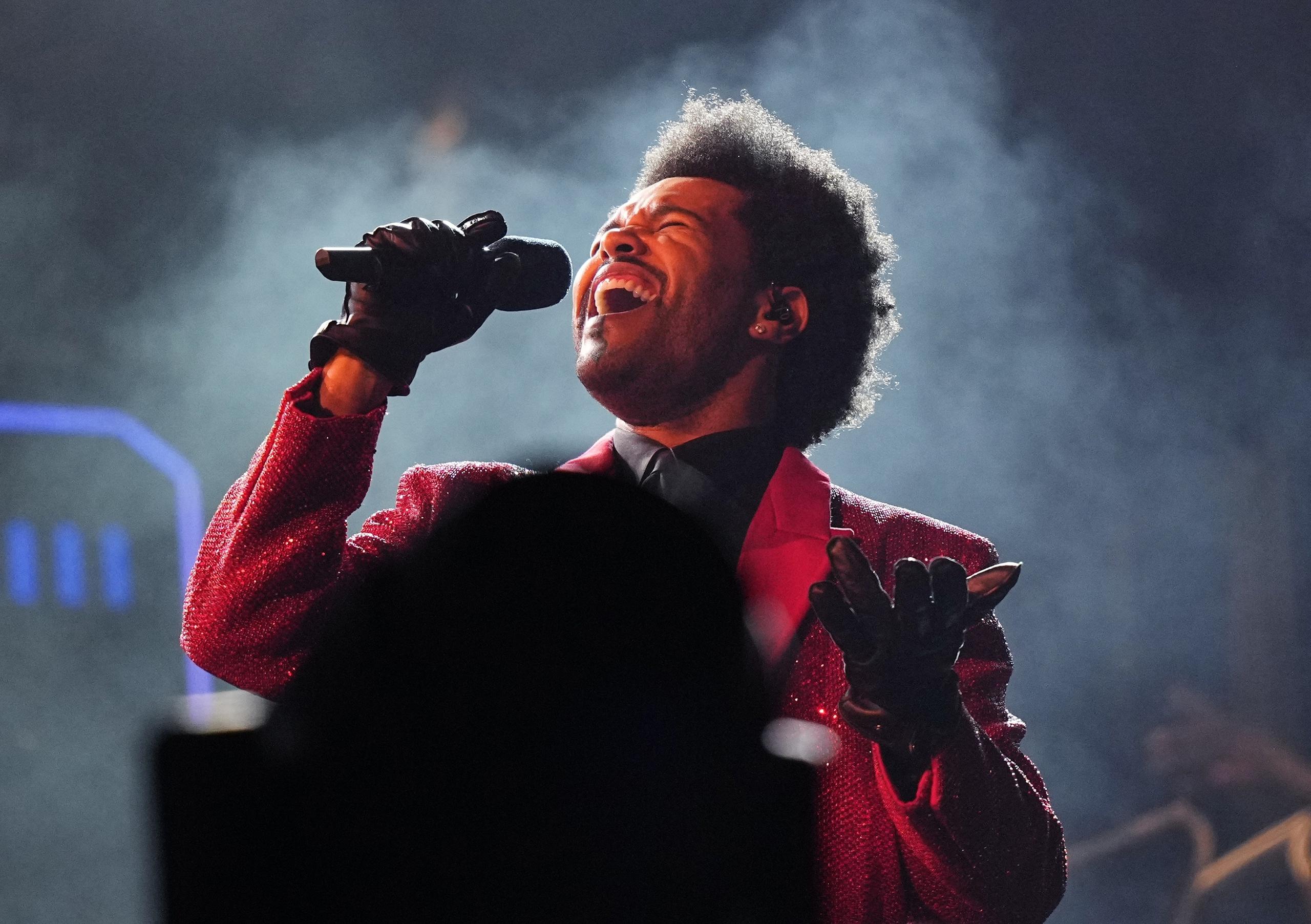 La publicación de musica sostuvo que el tema musical, al igual que su álbum "After Hours", colocó a The Weeknd "no solo como un  accesorio de radio, sino como un autor por derecho propio".