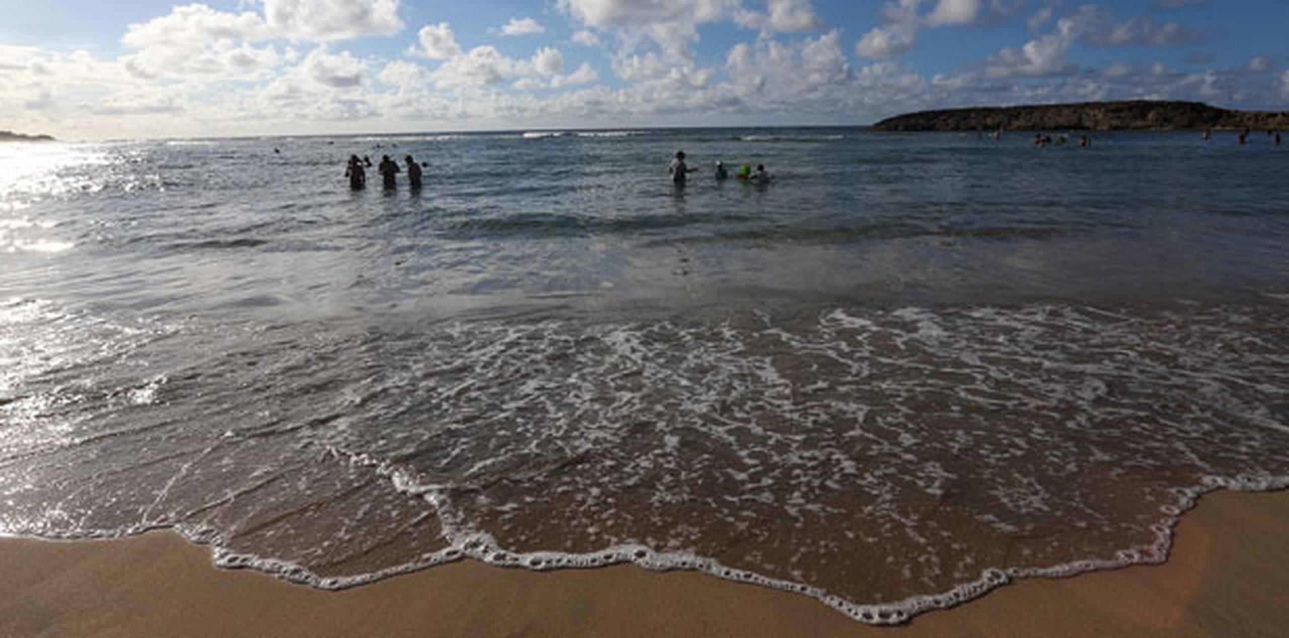 Se recomienda precaución a los bañistas que acuden a las playas del norte de la Isla por riesgo moderado de corrientes submarinas. (Archivo)