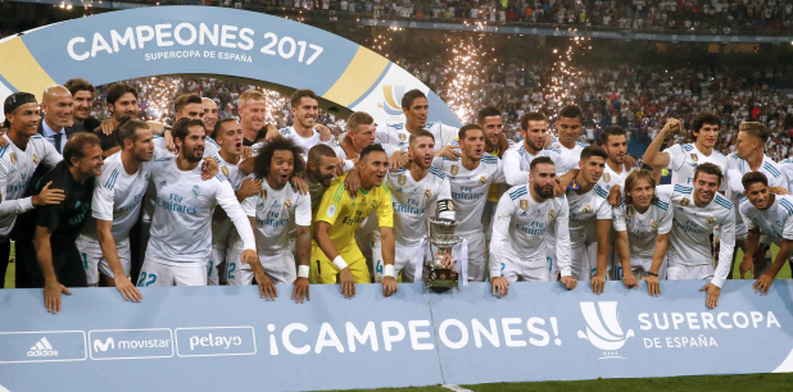 El Real Madrid, campeón de la pasada Liga así como de la Champions, conquistó el jueves pasado la Supercopa de España al vencer a su rival Barcelona por marcador global de 5-1. (EFE / Mariscal)
