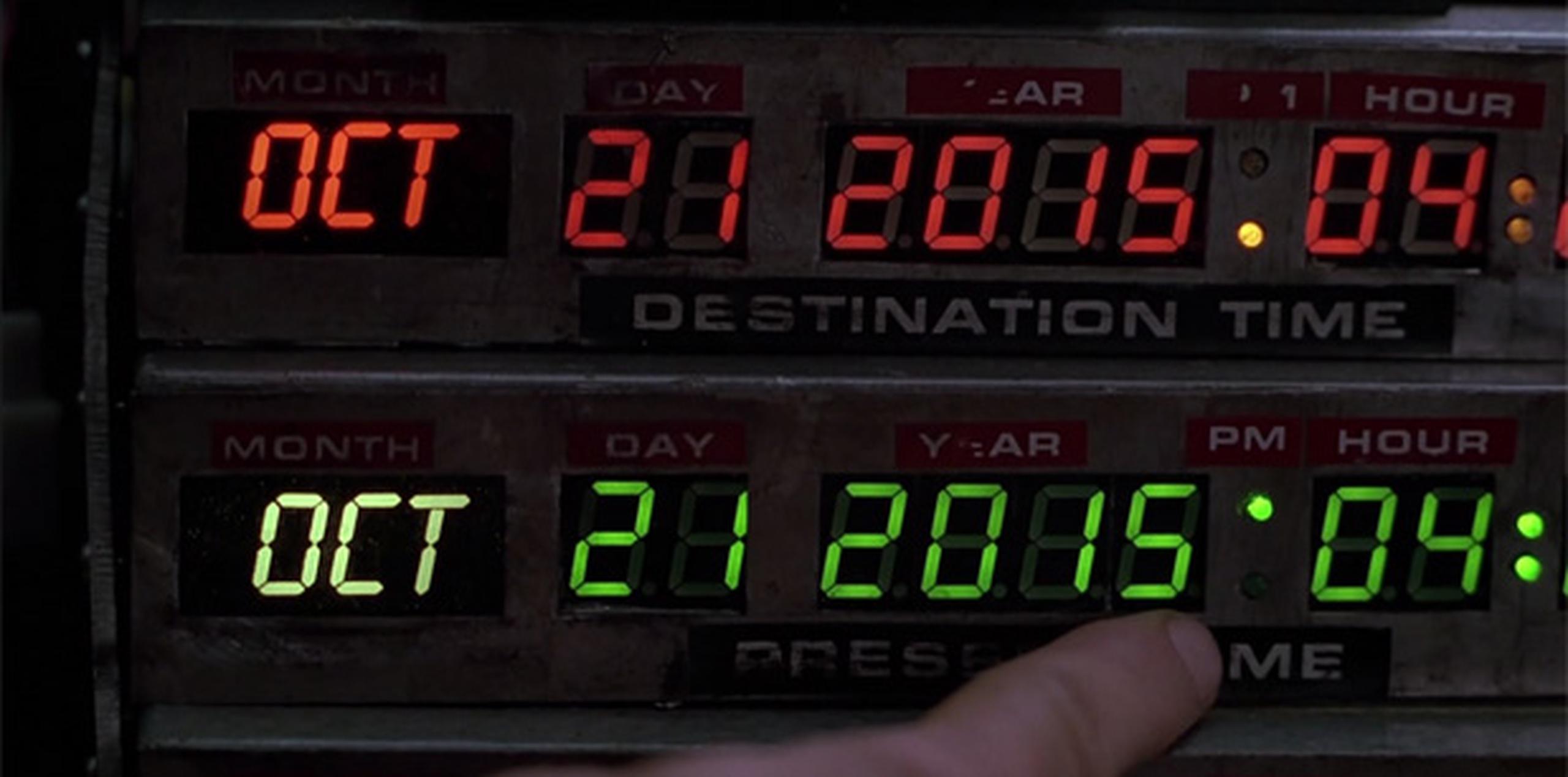El personaje de "Marty McFly" viajó del 1985 al día de hoy en el filme "Back to the Future Part II".