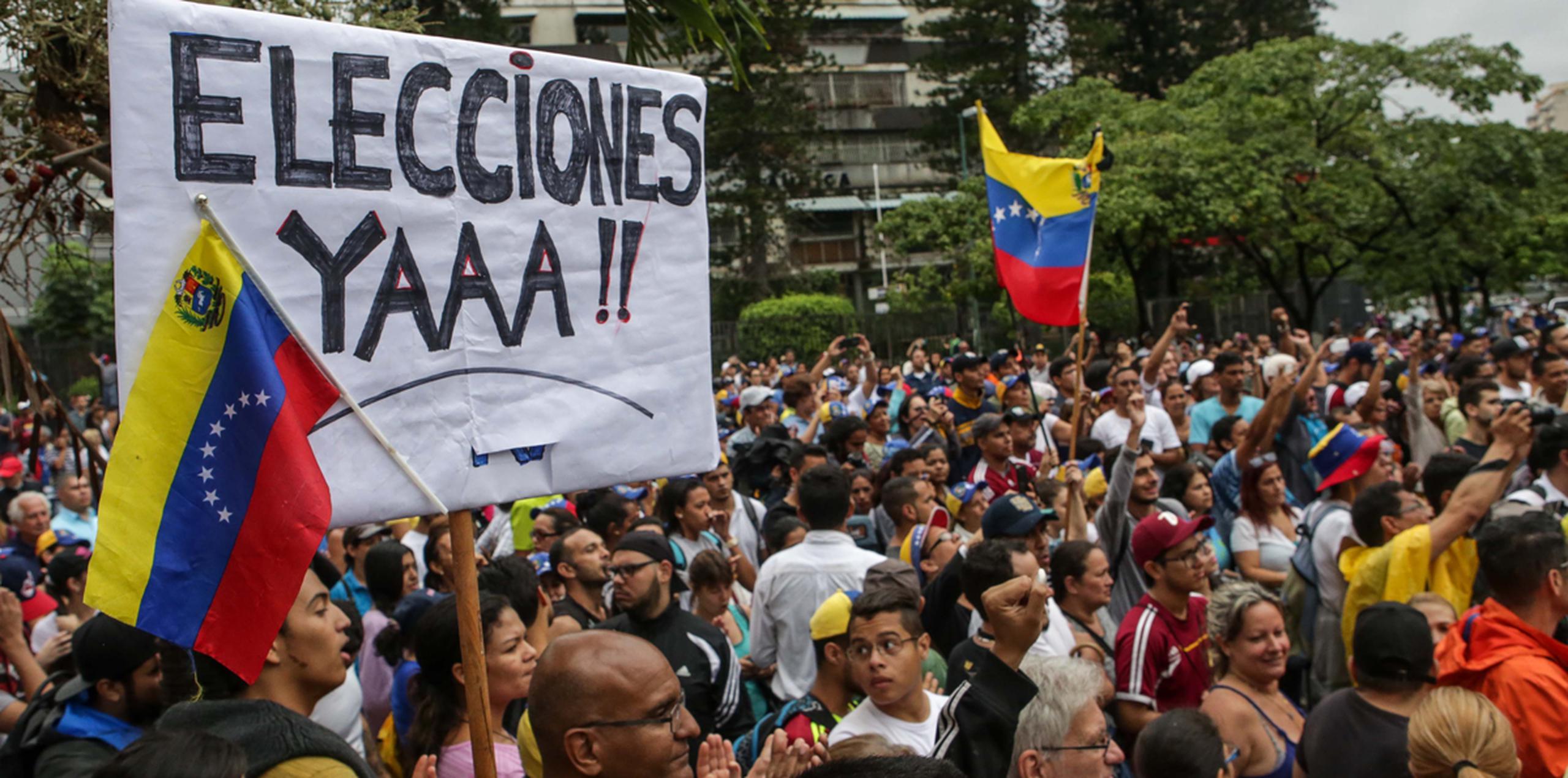 La oposición llamó a manifestaciones en 23 estados del país en protesta contra el gobierno del presidente Nicolás Maduro que enfrenta las crecientes tensiones políticas en medio de una crisis económica. (AP)