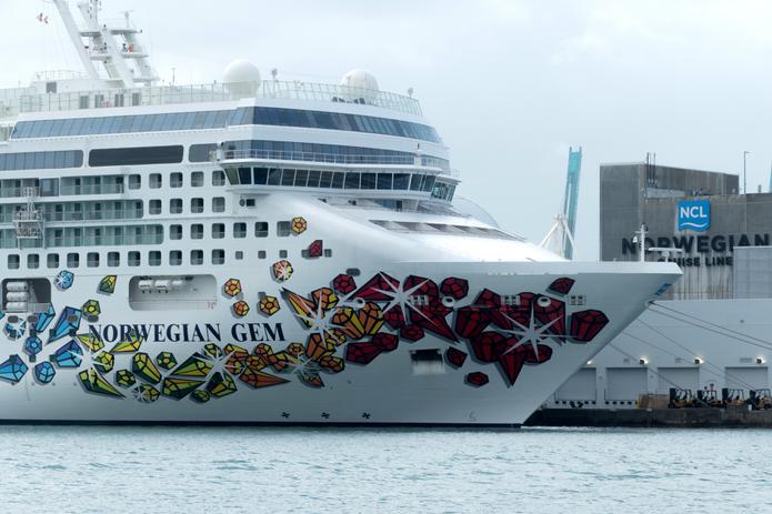 El crucero Norwegian Gem atracado en la Bahía de Miami, Florida.