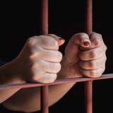 Encarcelan mujer por violación a orden de protección en Manatí