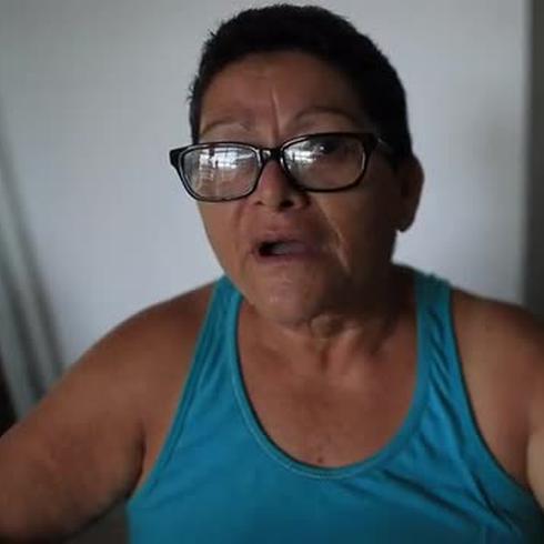 La lluvia amenaza a una mujer que aún sufre las consecuencias del huracán María