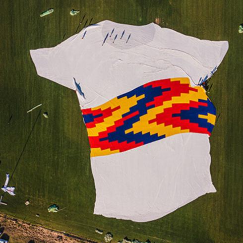 La camiseta más grande del mundo está en Rumania