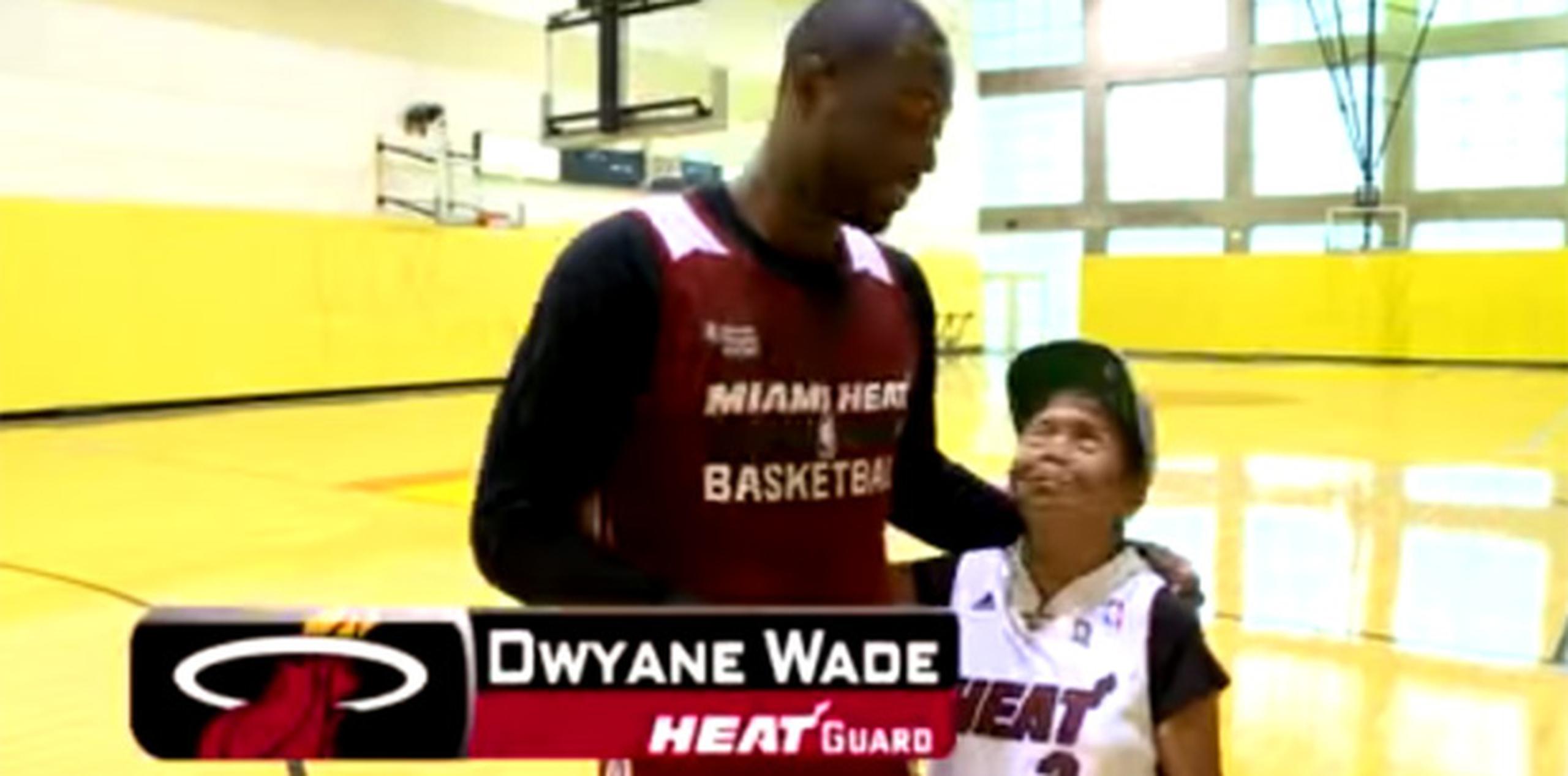 Wade aceptó el reto y la invitó esta semana a una práctica en las facilidades de entrenamiento del Heat. (YouTube)
