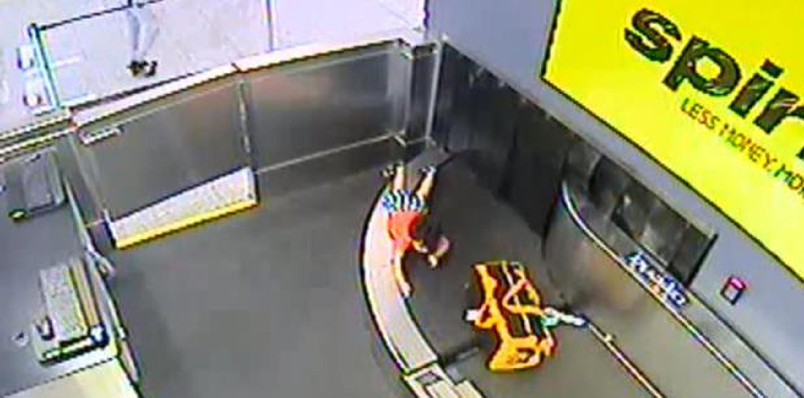 Las autoridades dijeron que el pequeño se fracturó una mano. (Aeropuerto Internacional Hartsfield-Jackson)