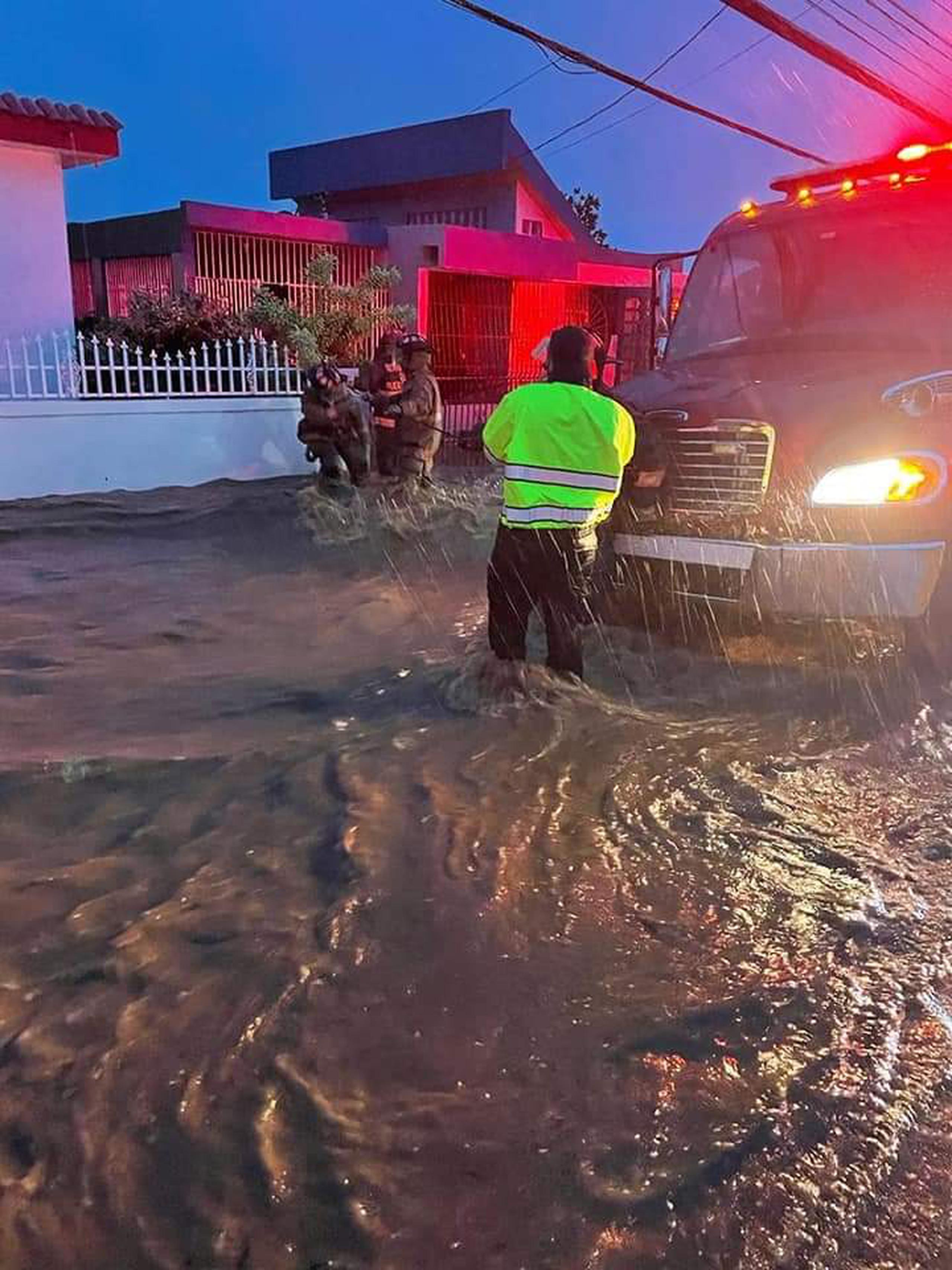 Personal del Negociado del Cuerpo de Bomberos de Puerto Rico participó en 95 rescates durante la situación de emergencia ocasionada por el paso del huracán Fiona por la isla.