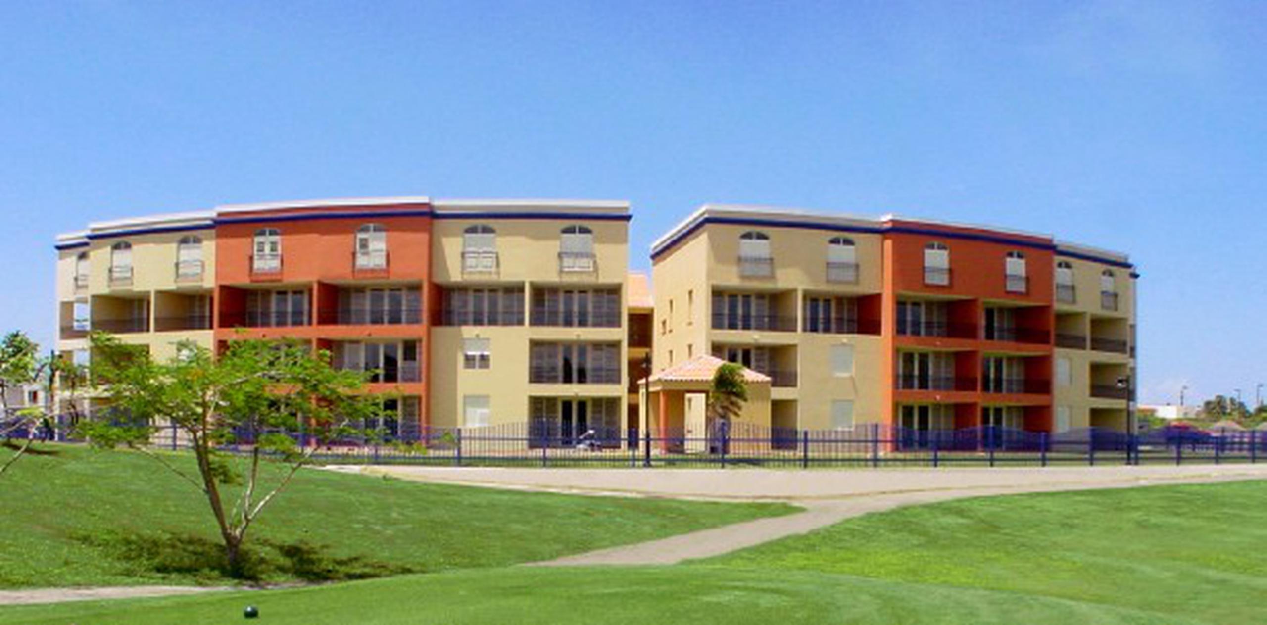 Terrazas del Golf consta de 34 apartamentos de una, dos y tres habitaciones con una amplia terraza con vista hacia el campo de golf.