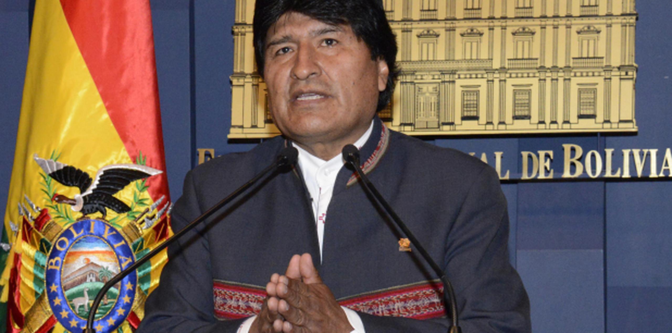 Evo Morales, primer presidente indígena de Bolivia, elogió la ley que obliga a estos empleados a aprender alguna lengua indígena. (EFE)