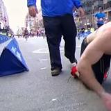 Inspirador momento en que adolorido veterano termina gateando el maratón de Boston