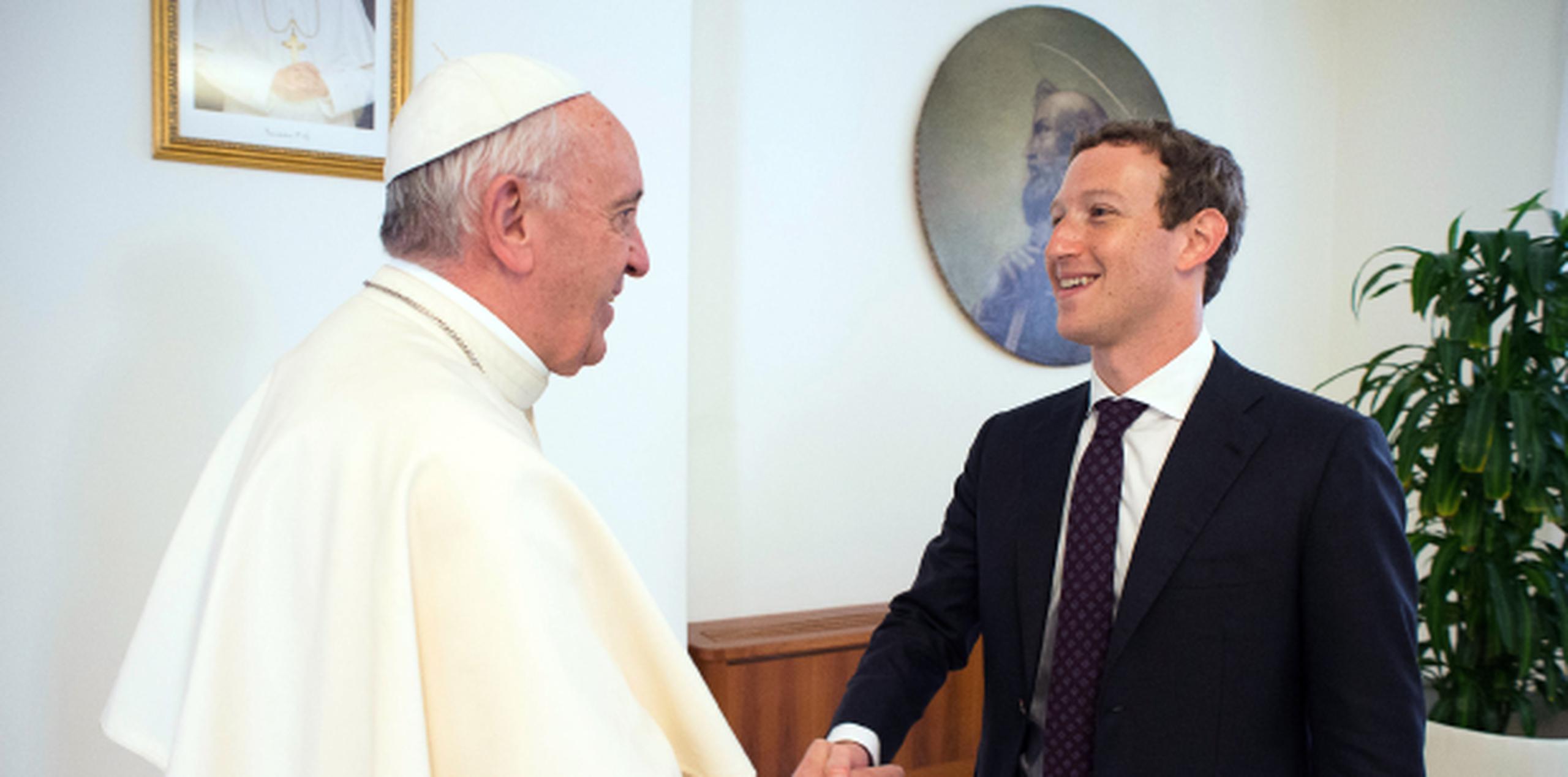 Zuckerberg tuvo una audiencia privada con el Papa Francisco. (Prensa Asociada)