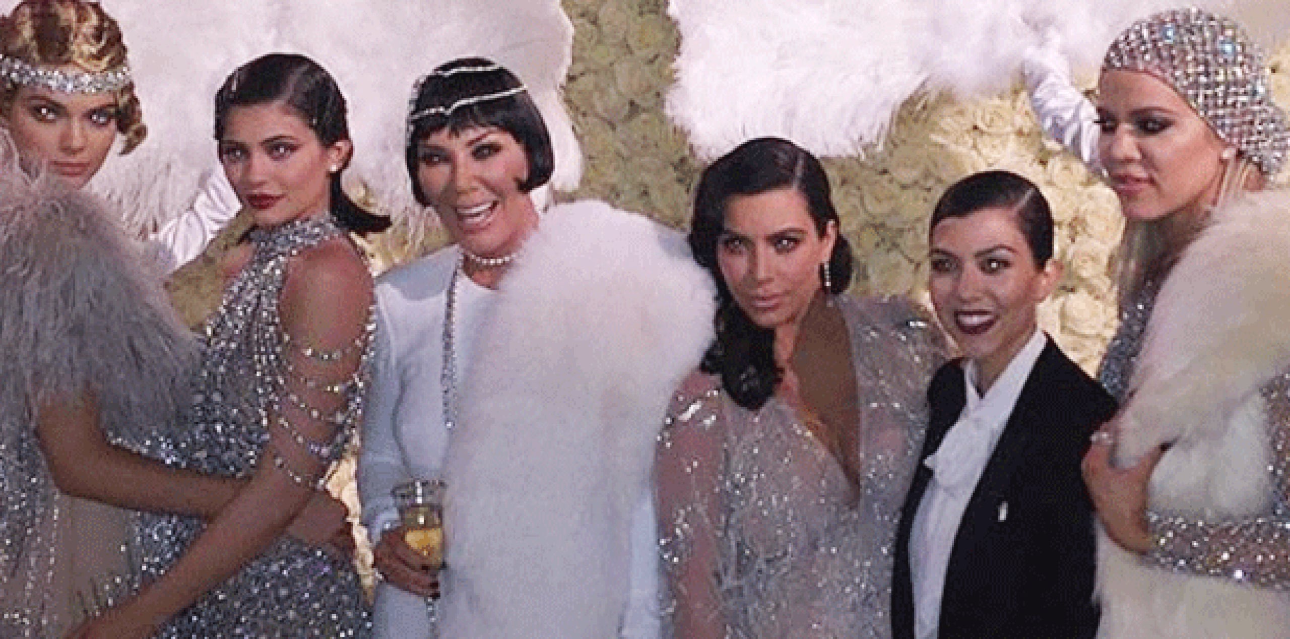 Sus famosas hijas, Kourtney, Kim y Khloé Kardashian y Kylie y Kendall Jenner estuvieron en el festejo. (Instagram)