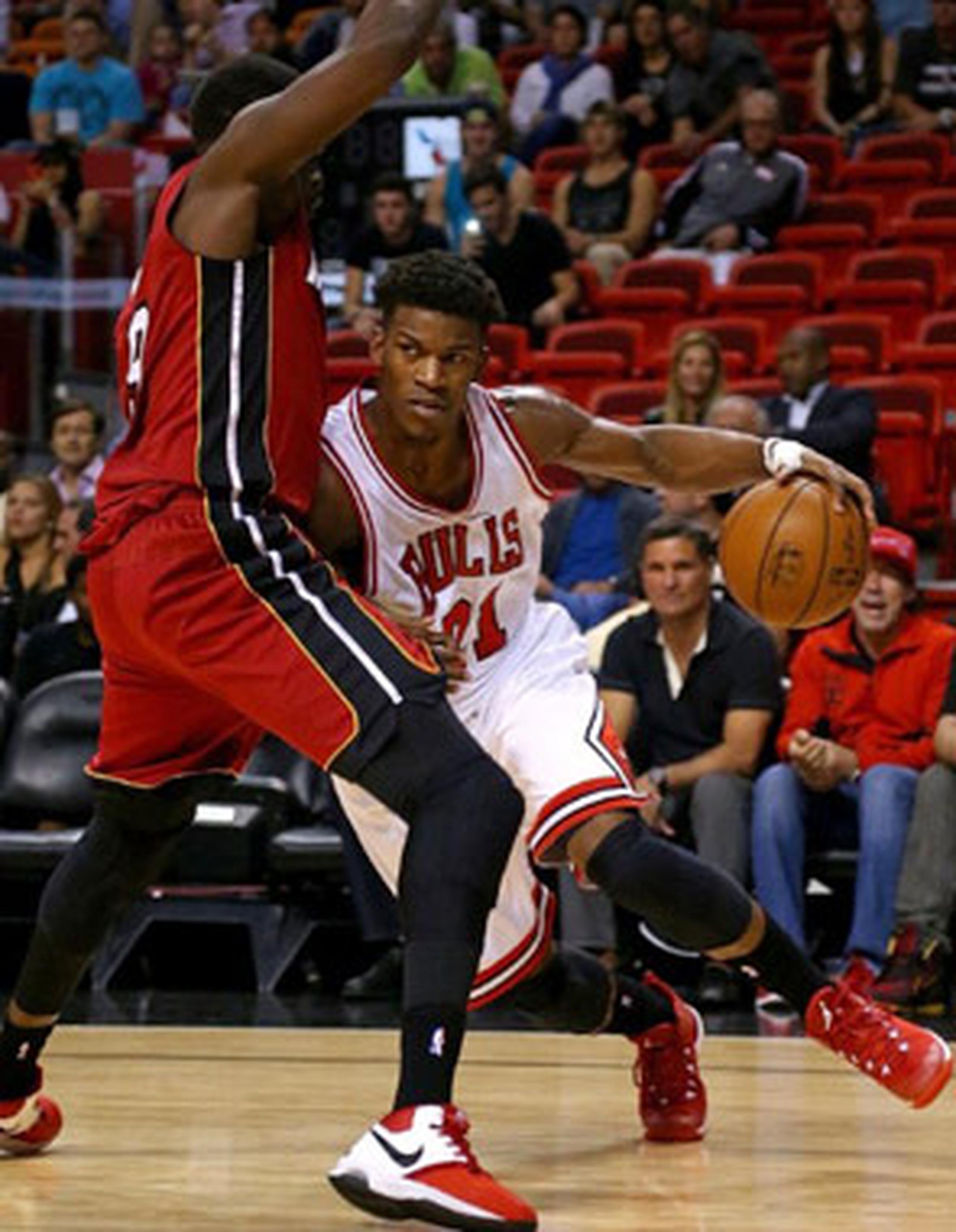 Jimmy Butler acumuló 17 tantos por los Bulls. (AFP)
