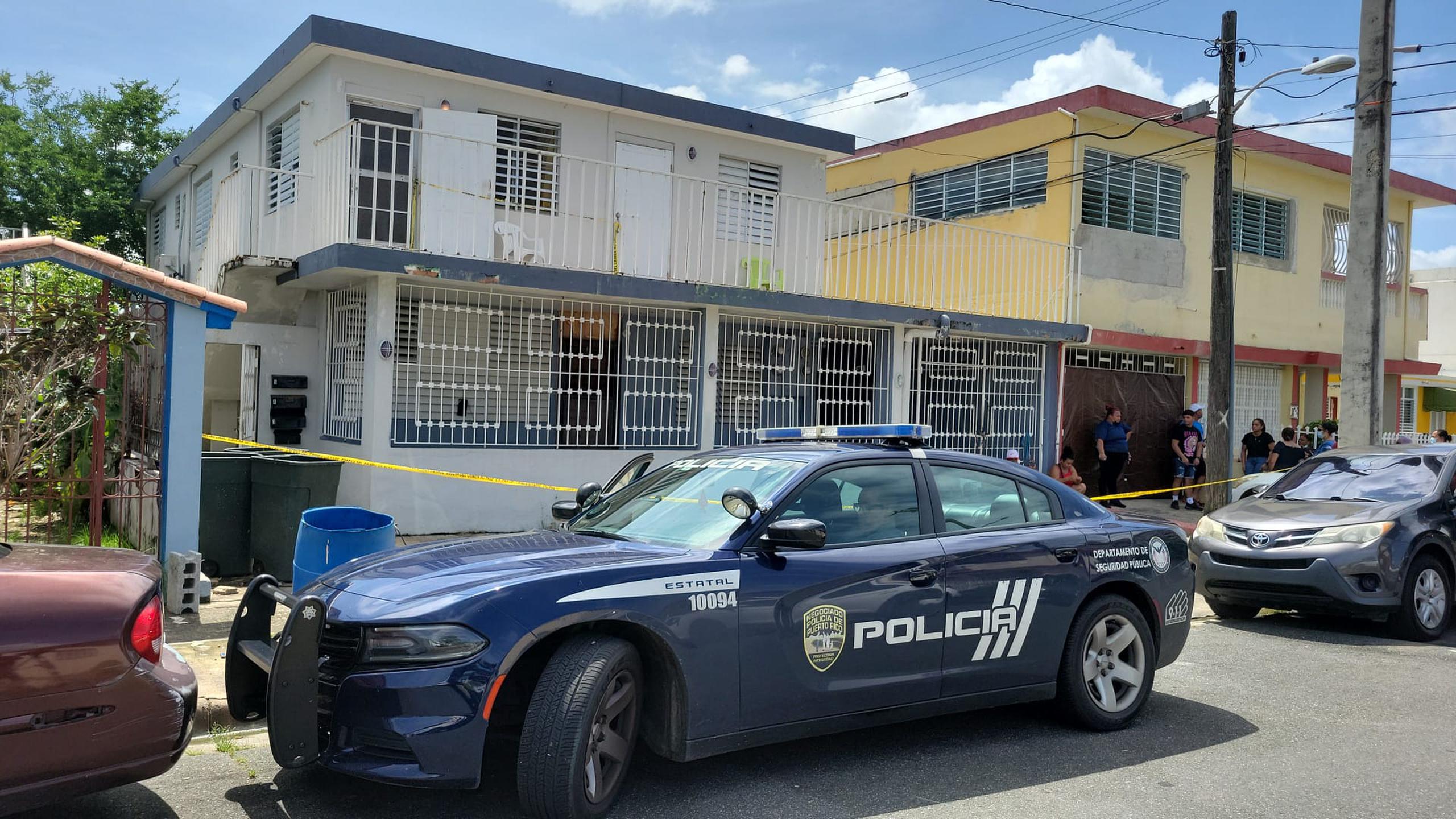La expareja de una mujer que fue asesinada en su hogar en Barrio Obrero, Santurce, se privó de la vida en una residencia de la urbanización Vista Mar, en Carolina.