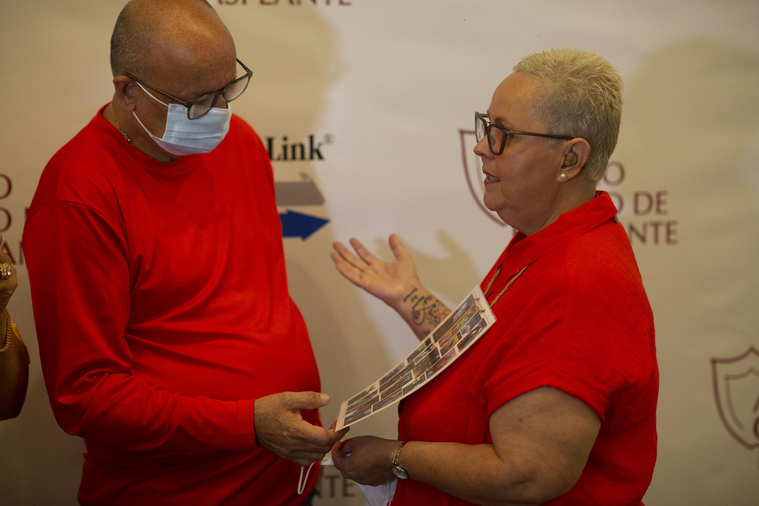 Ingrid compartió con Wilfredo imágenes de su esposo Carlos, donante del riñón que hoy le da vida.





