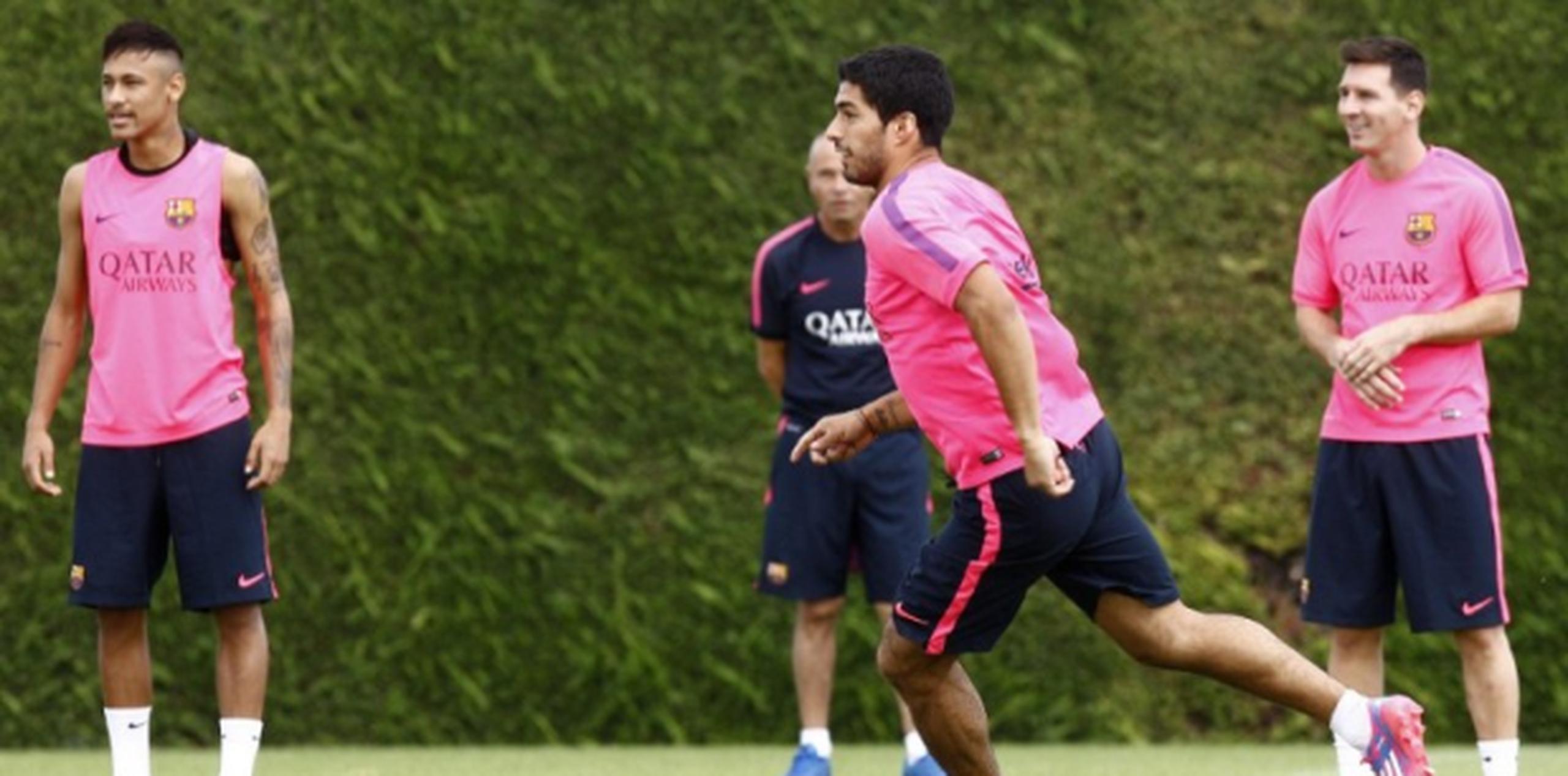 El Tribunal de Arbitraje Deportivo permitió que Luis Suárez se entrene con el equipo y participe en partidos amistosos.(AFP Foto/ Quique Garcia)
