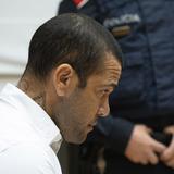 Sentencian a cuatro años y medio de cárcel al futbolista Dani Alves
