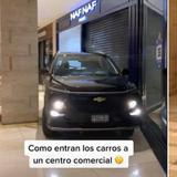 Misterio resuelto: vídeo revela cómo meten los vehículos a los centros comerciales