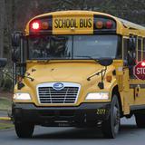 Ohio: Guagua escolar choca contra camioneta y deja 1 niño muerto y 23 heridos