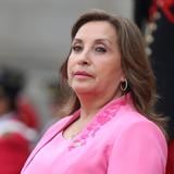 Allanan casa de presidenta de Perú y palacio en busca de relojes de lujo 