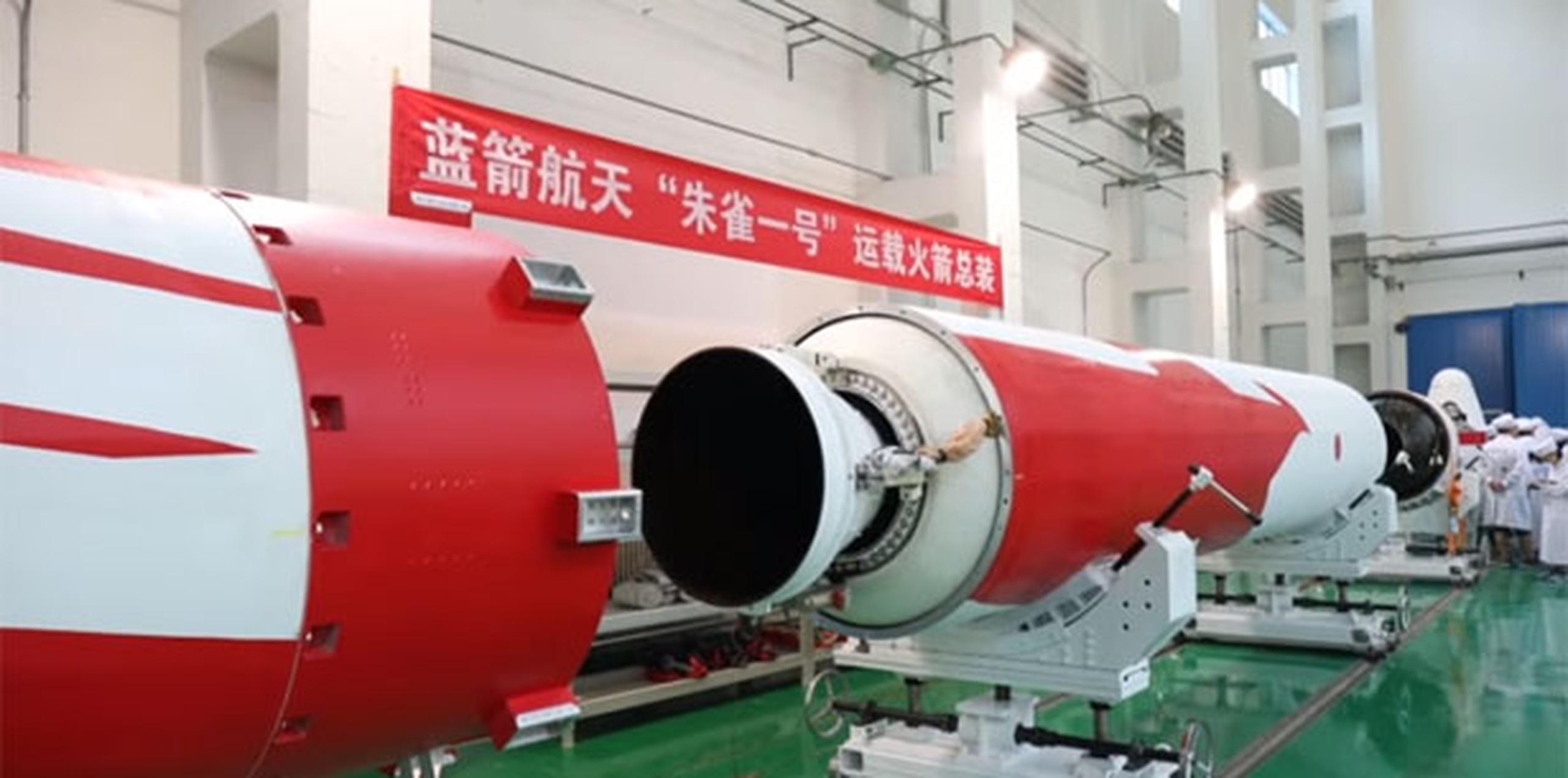 Medios chinos publicaron que el cohete portaba un satélite para la televisora estatal CCTV. (Captura)