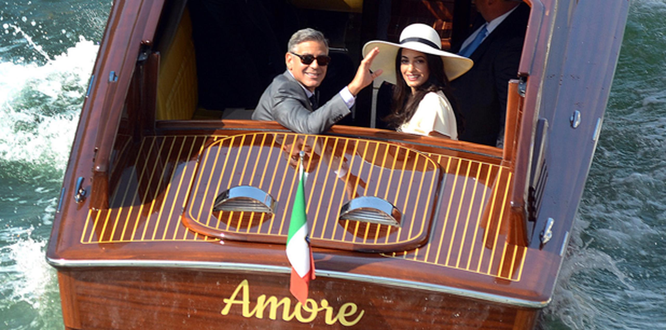 George Clooney y Amal Alamuddin tuvieron una segunda oportunidad para decir "si, acepto" al celebrar el lunes su boda civil. (AP)