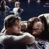 La tabla de madera de la escena final de “Titanic” se vende en subasta por $718,750