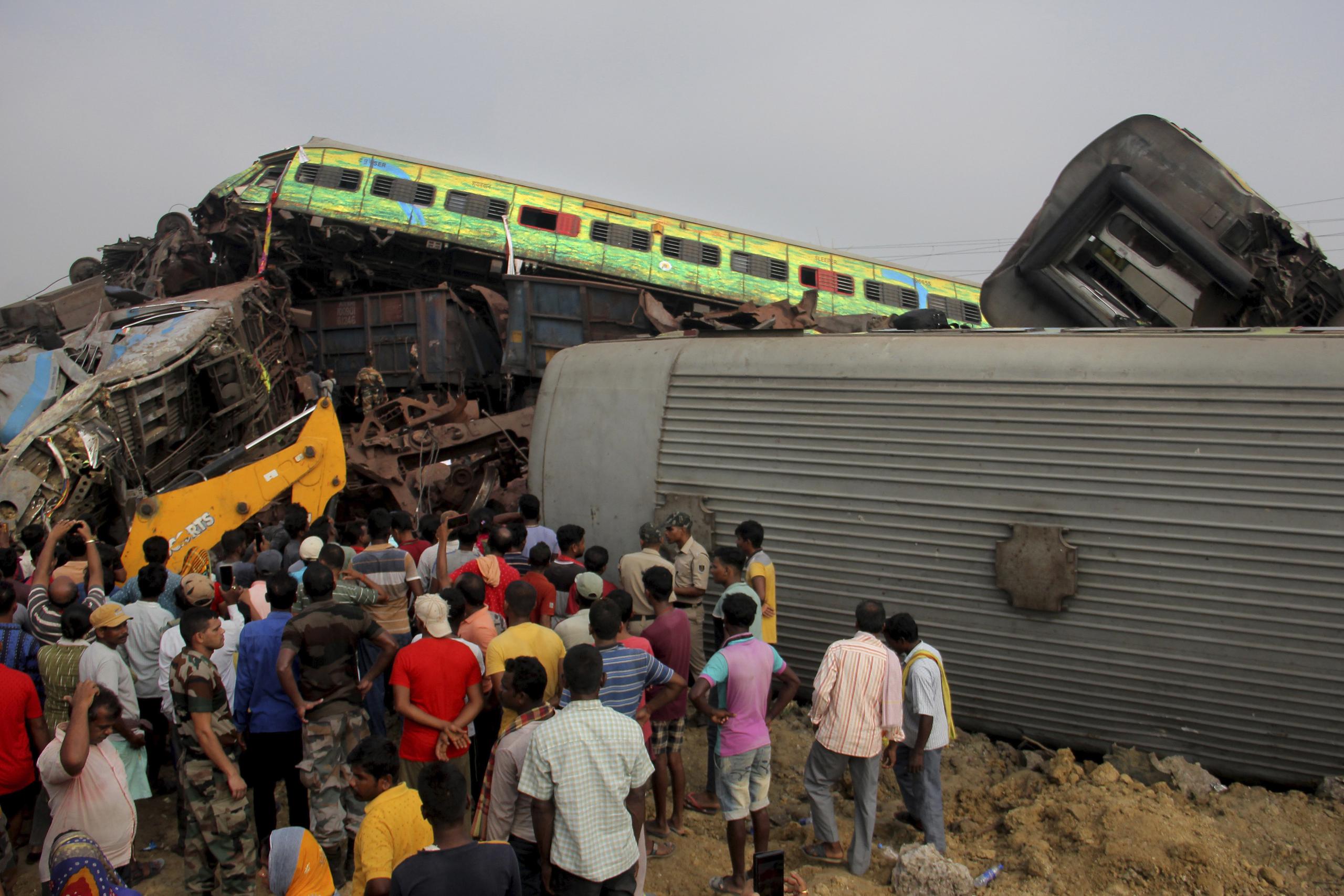 Tragedia en India: Tren se descarrila y dejá más de 250 muertos y sobre 900 heridos.