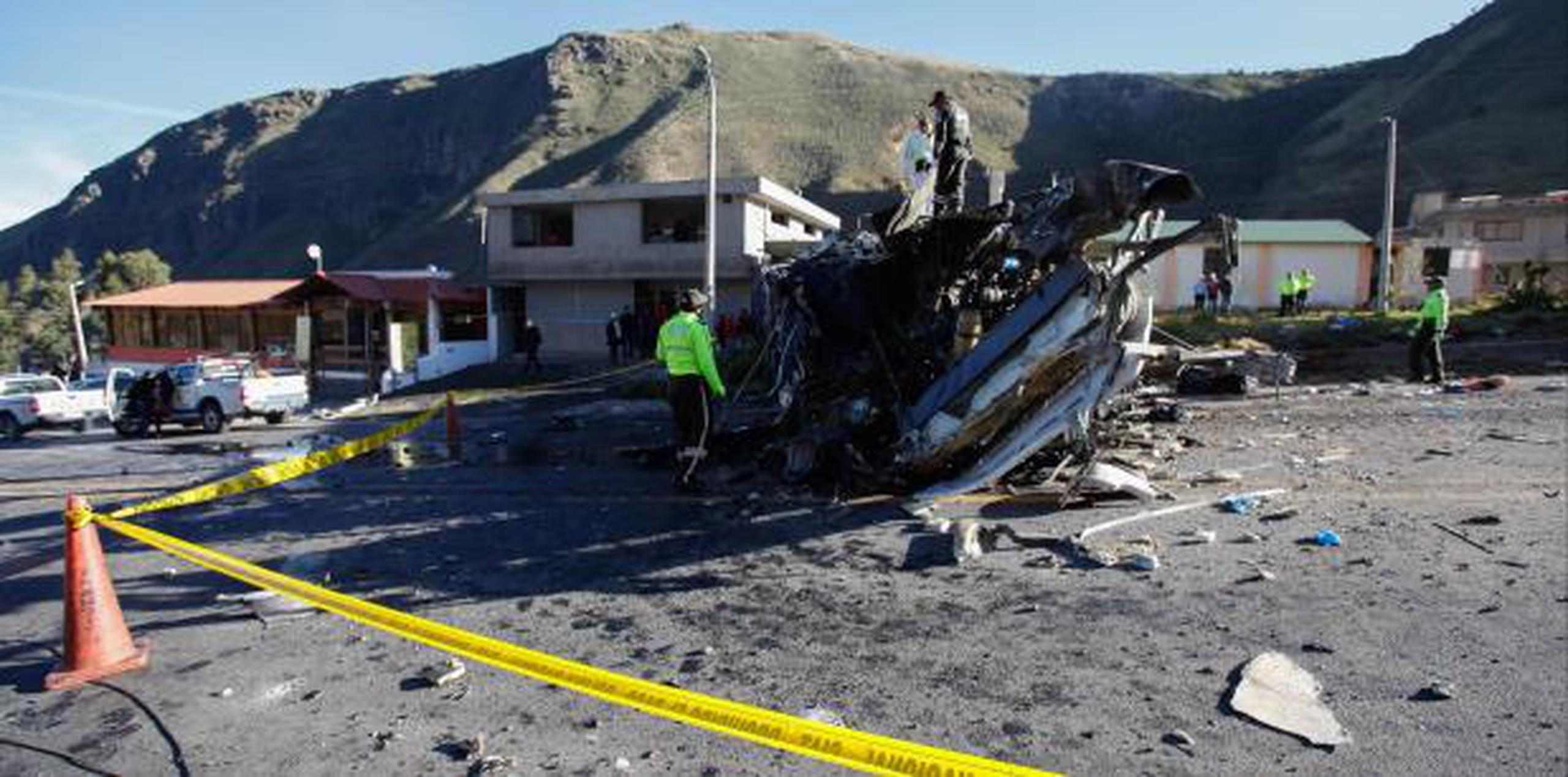 Este es el segundo accidente con una alta cifra de víctimas en dos días luego de que el domingo otro autobús volcó en el sur de Ecuador y causó la muerte de 12 simpatizantes del Barcelona SC, uno de los equipos más populares de Ecuador. (AP)
