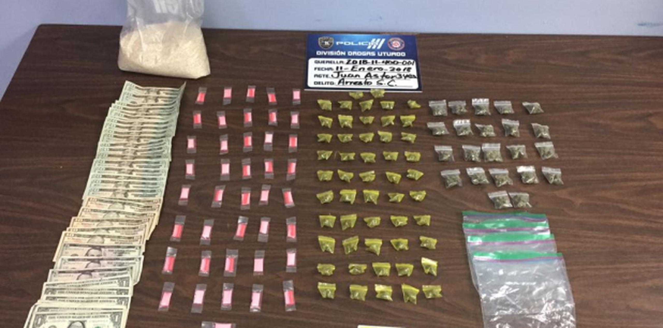 En la operación se ocuparon 74 bolsas de marihuana, 41 bolsas de cocaína y $465 en efectivo. (Suministrada)
