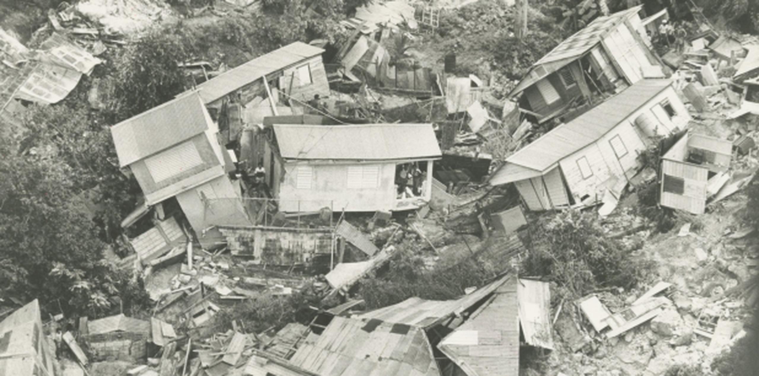 En el sector Las Batatas del barrio El Tuque de Ponce, las aguas arrastraron a varias familias y murieron alrededor de 15 personas. (Archivo)