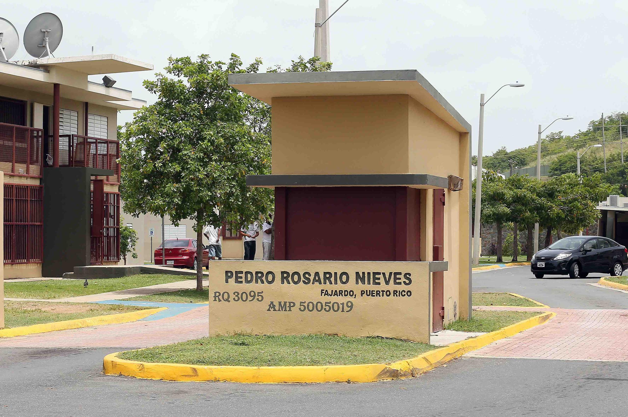 El crimen ocurrió frente al residencial Pedro Rosario Nieves en Fajardo. (Archivo)
