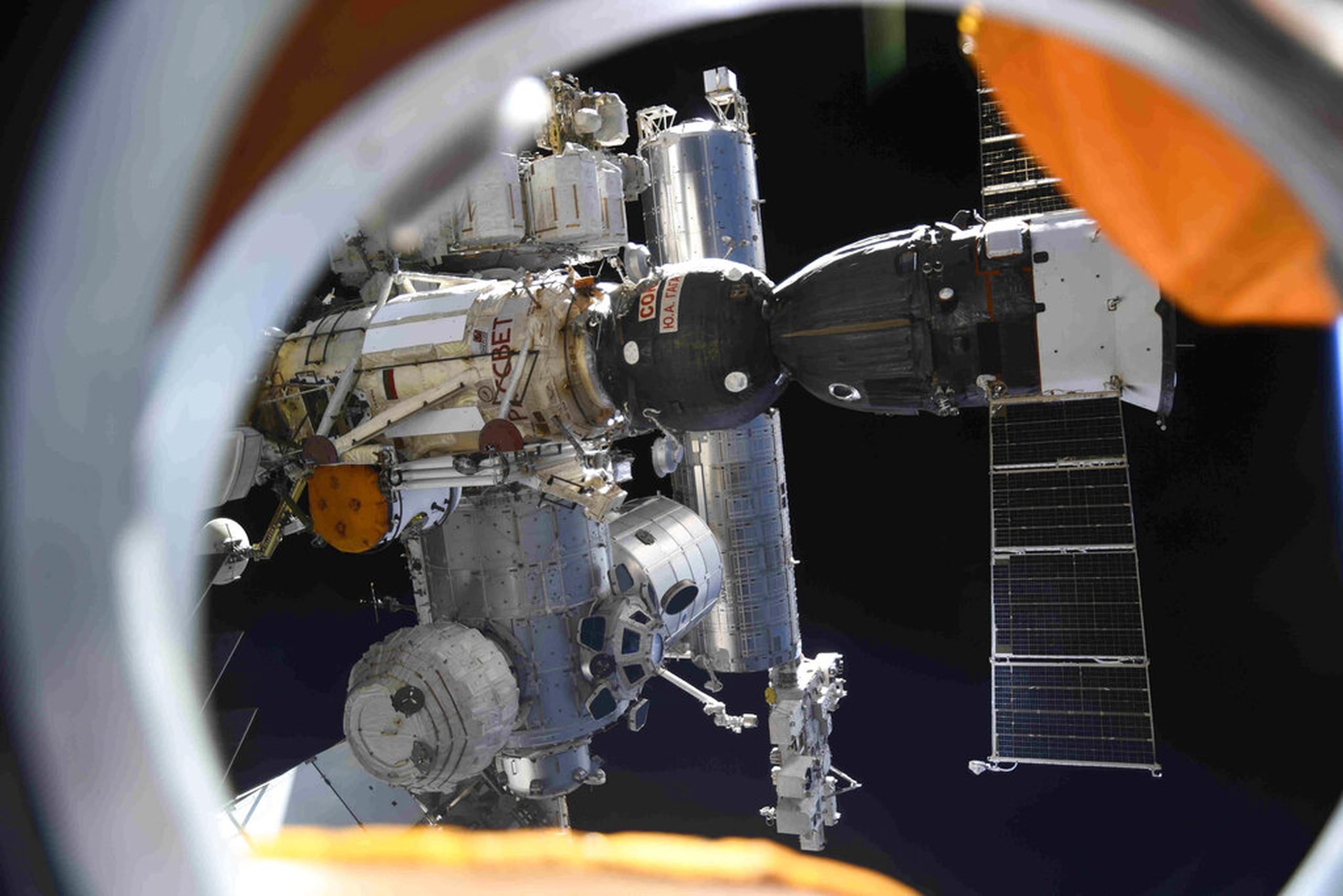 Para estudiar los efectos que las misiones tripuladas pueden tener en el espacio, los astronautas se aventurarán fuera de la Estación Espacial Internacional para recolectar muestras de los respiraderos de la estación.