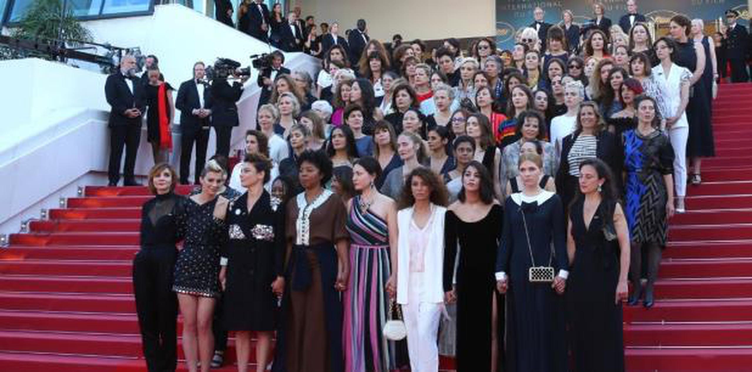 La protesta se realizó antes del estreno de “Girls of the Sun”, de la cineasta francesa Eva Husson, acerca de un batallón kurdo integrado exclusivamente por mujeres.  (AP)