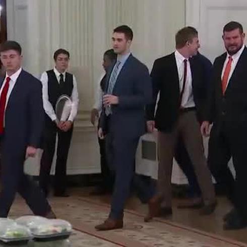 Vas a una reunión con Trump y en serio, ¿te sirven pizza?