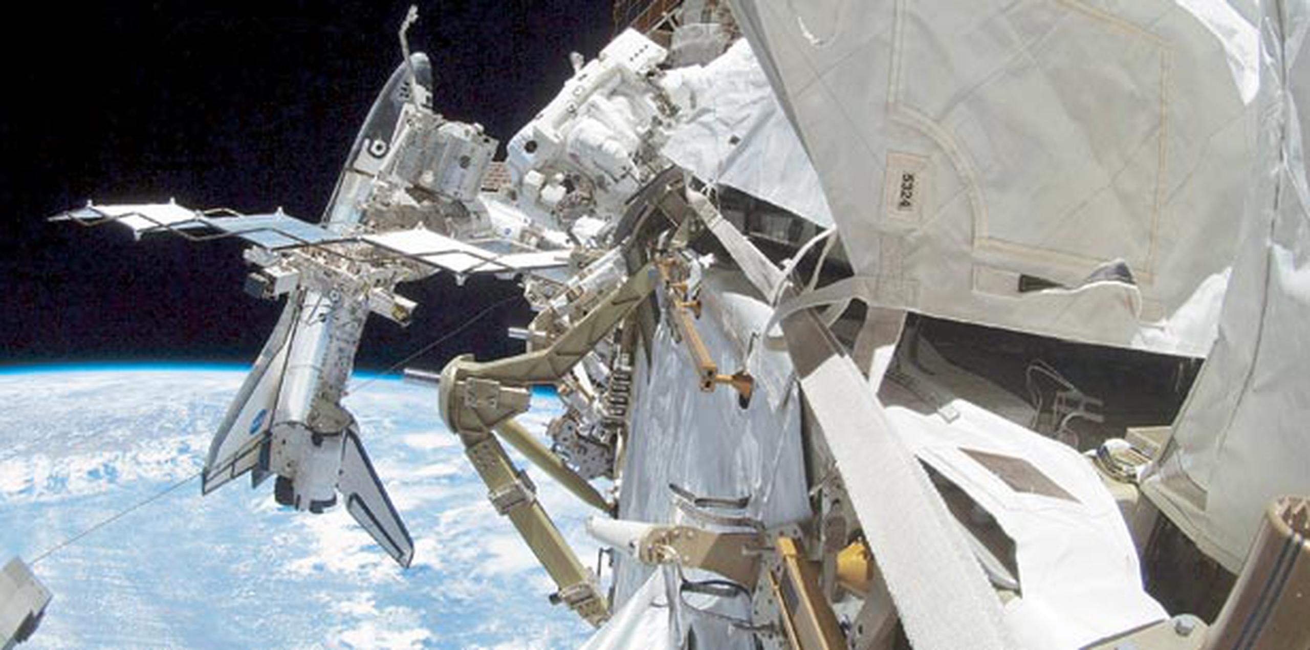 Los astronautas necesitaron más de una hora para normalizar las operaciones en su hogar a 250 millas de la Tierra. (Archivo)