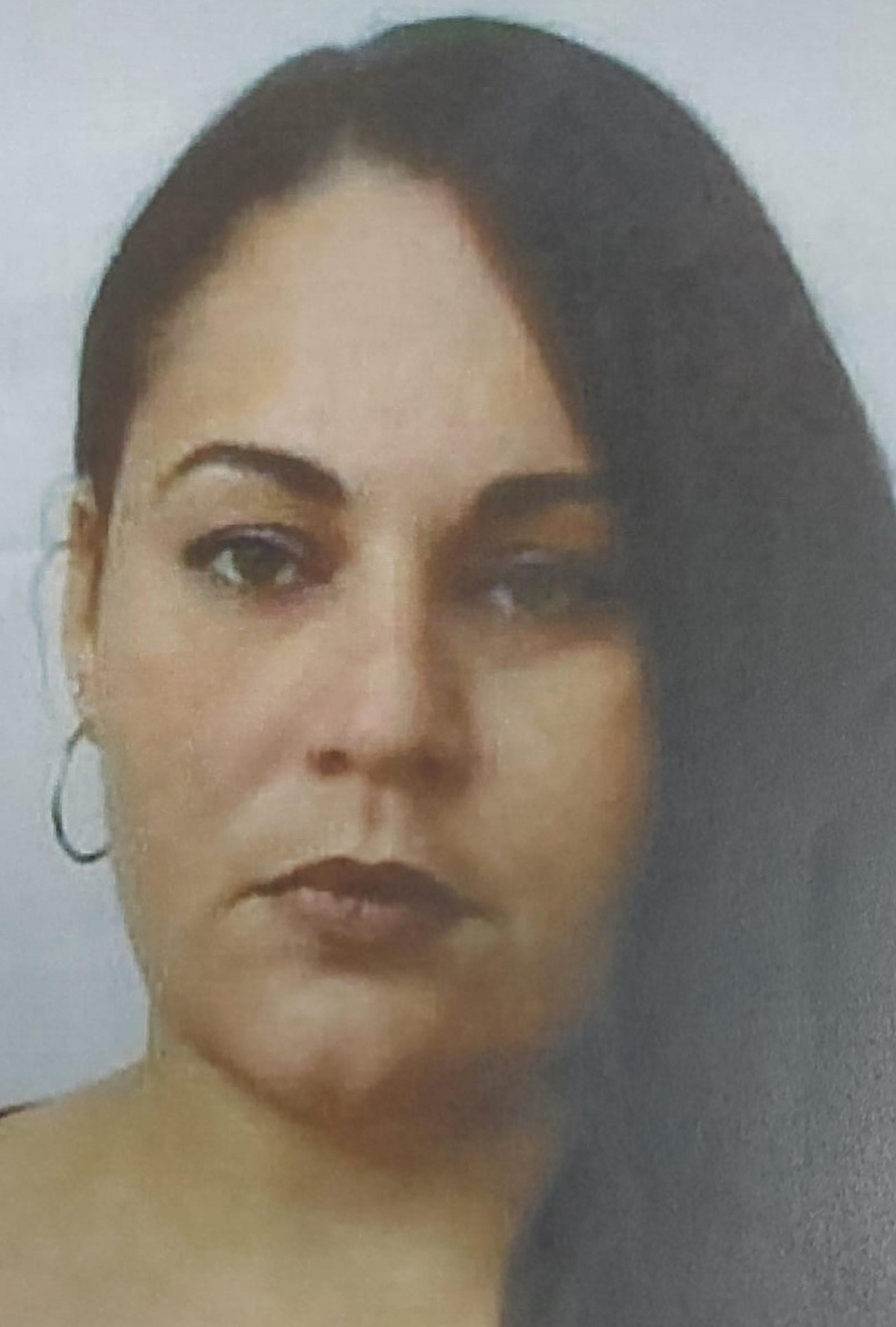 Ana M. Velázquez Arroyo fue acusada en ausencia por delitos de apropiación ilegal y maltrato a personas de edad avanzada. Si la ha visto llame a la línea confidencial del Negociado de la Policía al (787) 343-2020.