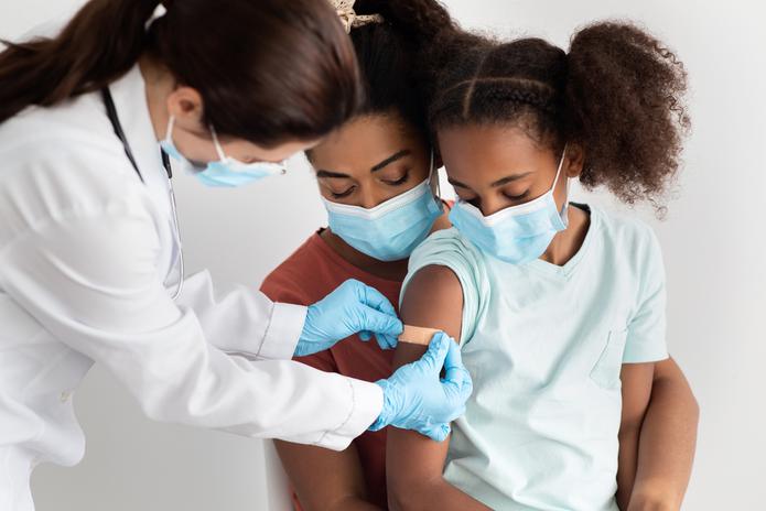 Es importante que los padres no olviden verificar con los pediatras de sus hijos que sus vacunas estén al día.